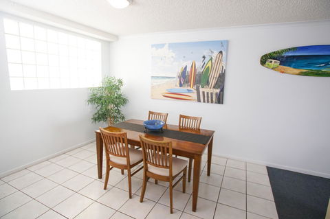 San Marino By The Sea Apartments - Pubs and Clubs 5