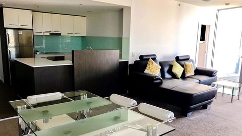 Oaks Townsville Gateway Suites - Go Out 3