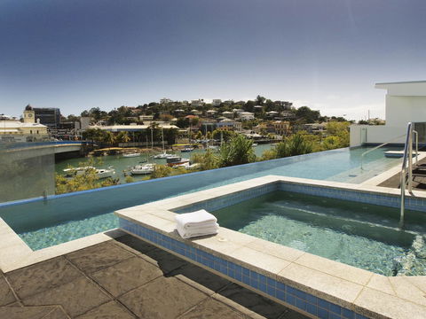 Oaks Townsville Gateway Suites - Go Out 2