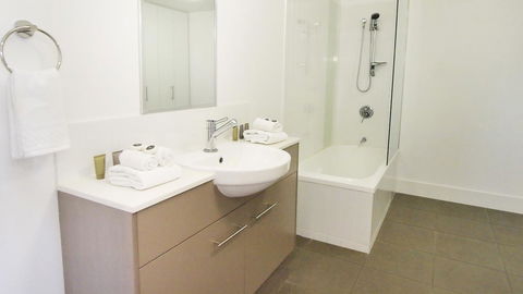 Oaks Townsville Gateway Suites - Go Out 6