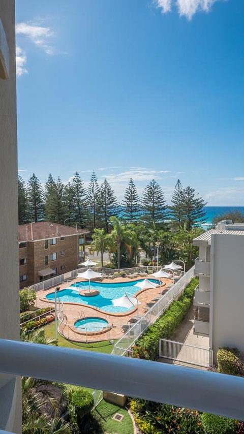 2nd Avenue Beachside Apartments - Go Out 1