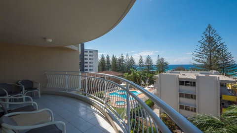 2nd Avenue Beachside Apartments - Go Out 3