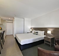 Smart Motels Bert Hinkler - Pubs and Clubs