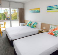 Palm Beach Hotel - Pubs and Clubs