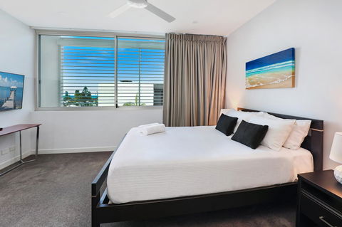 Element On Coolum Beach - Pubs and Clubs 17