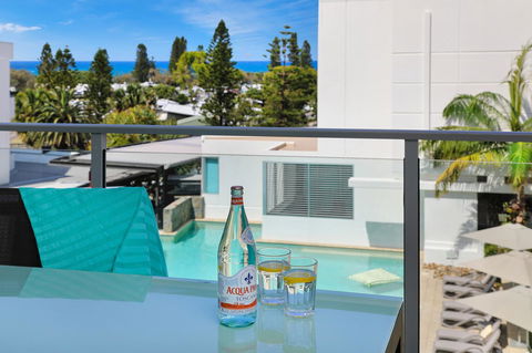 Element On Coolum Beach - Pubs and Clubs 12