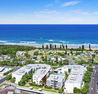 Element on Coolum Beach - Pubs and Clubs