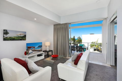 Element On Coolum Beach - Pubs and Clubs 9