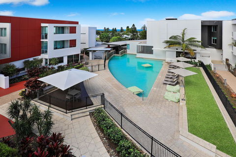 Element On Coolum Beach - Pubs and Clubs 6