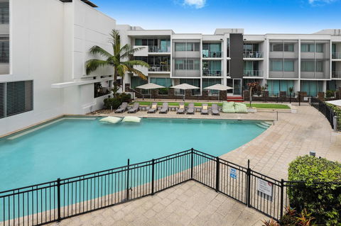 Element On Coolum Beach - Pubs and Clubs 2