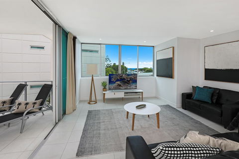 Element On Coolum Beach - Pubs and Clubs 11
