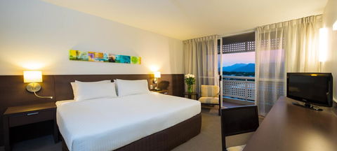 Cairns Harbourside Hotel - Go Out 3