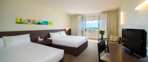 Cairns Harbourside Hotel - Go Out 17