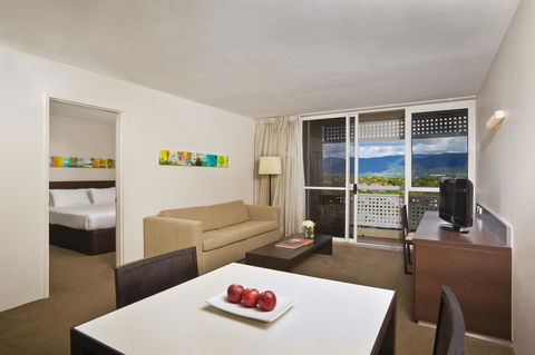 Cairns Harbourside Hotel - Go Out 13