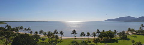 Cairns Harbourside Hotel - Go Out 8