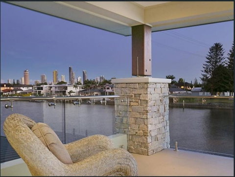 Riverfront Dream - Pubs and Clubs 10