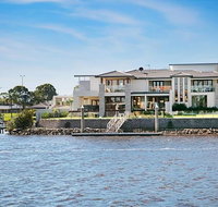 Riverfront Dream - Pubs and Clubs