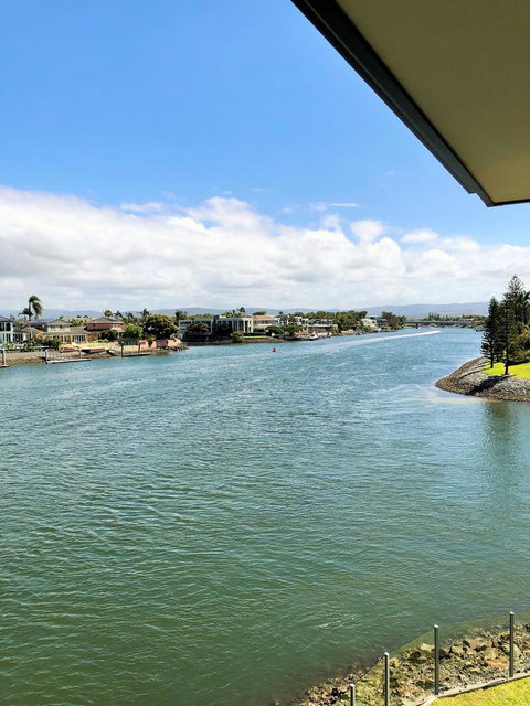 Riverfront Dream - Pubs and Clubs 1