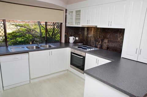 Grangewood Court Apartments - Pubs and Clubs 1