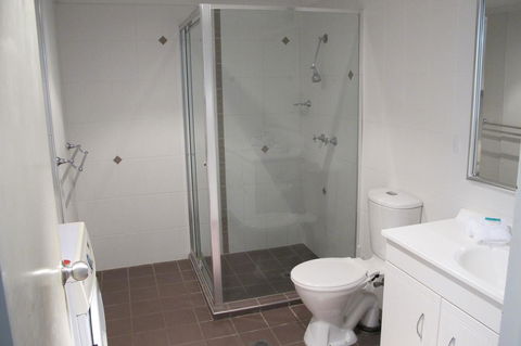 Grangewood Court Apartments - Pubs and Clubs 31