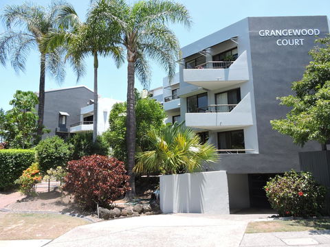 Grangewood Court Apartments - Pubs and Clubs 2