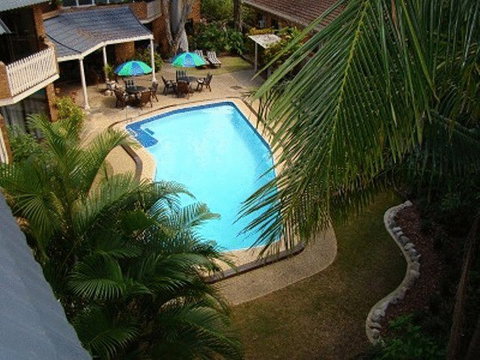 Noosa Yallambee Holiday Apartments - Go Out 0