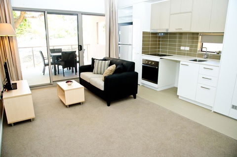 Jacana Apartments - Go Out 5