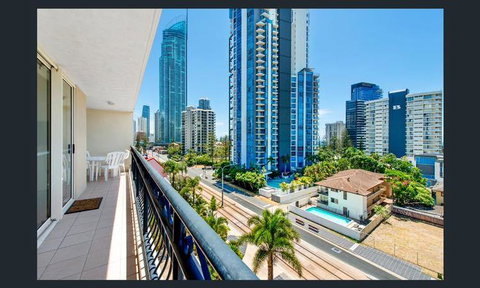 Palazzo Colonnades - Pubs and Clubs 11