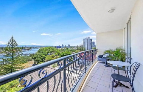 Palazzo Colonnades - Pubs and Clubs 12