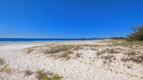 Bilinga Beach Motel - Go Out 29