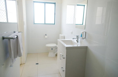 Bilinga Beach Motel - Go Out 32