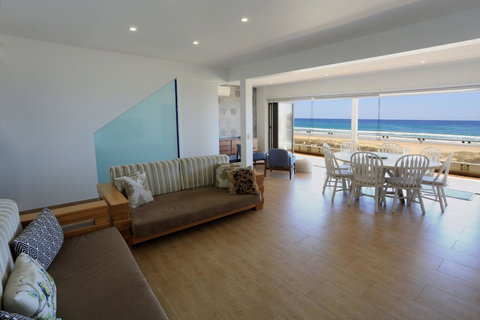 Bilinga Beach Motel - Go Out 10