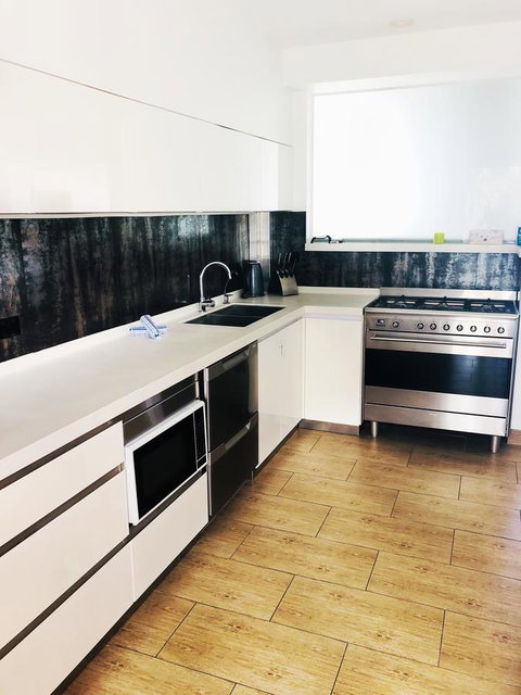 Bilinga Beach Motel - Go Out 7