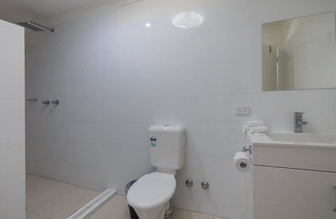 Bilinga Beach Motel - Go Out 40