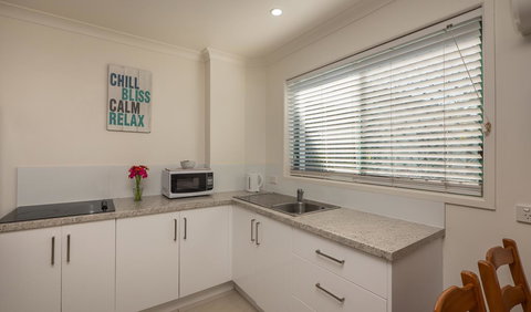 Bilinga Beach Motel - Go Out 38