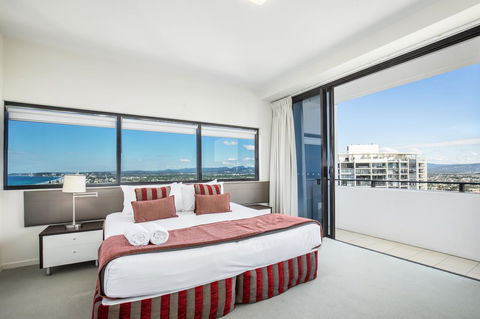 Ultra Broadbeach - Pubs and Clubs 16