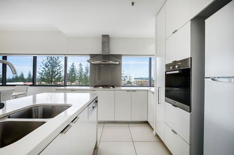 Ultra Broadbeach - Pubs and Clubs 8
