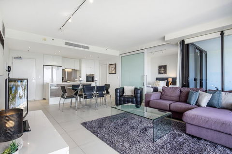Ultra Broadbeach - Pubs and Clubs 44