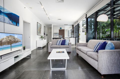 Ultra Broadbeach - Pubs and Clubs 23