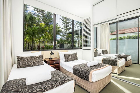 Ultra Broadbeach - Pubs and Clubs 21