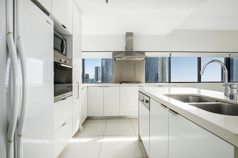 Ultra Broadbeach - Pubs and Clubs 31