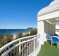 Burleigh Mediterranean Resort - Pubs and Clubs