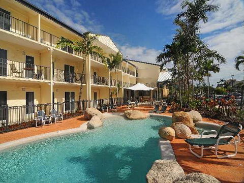 Cairns Queenslander Hotel & Apartments - Go Out 1