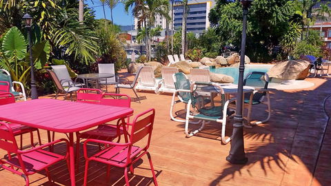 Cairns Queenslander Hotel & Apartments - Go Out 29