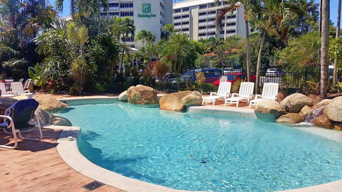 Cairns Queenslander Hotel & Apartments - Go Out 30