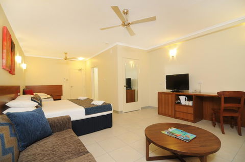 Cairns Queenslander Hotel & Apartments - Go Out 15