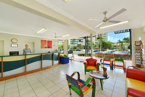 Cairns Queenslander Hotel & Apartments - Go Out 5