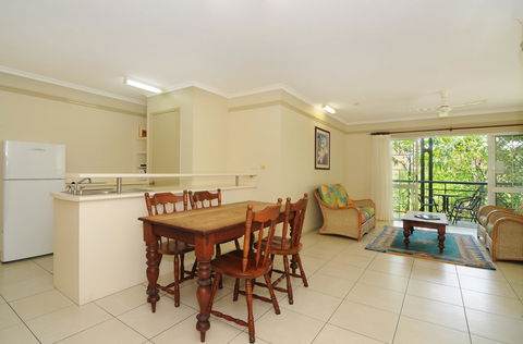 Cairns Queenslander Hotel & Apartments - Go Out 19