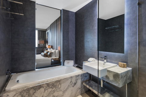 The Beetson Hotel -formerly Gambaro Hotel - Go Out 40