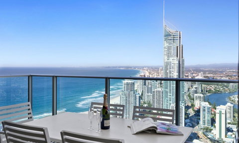 Holiday Holiday H-Residences Apartments - Pubs and Clubs 6